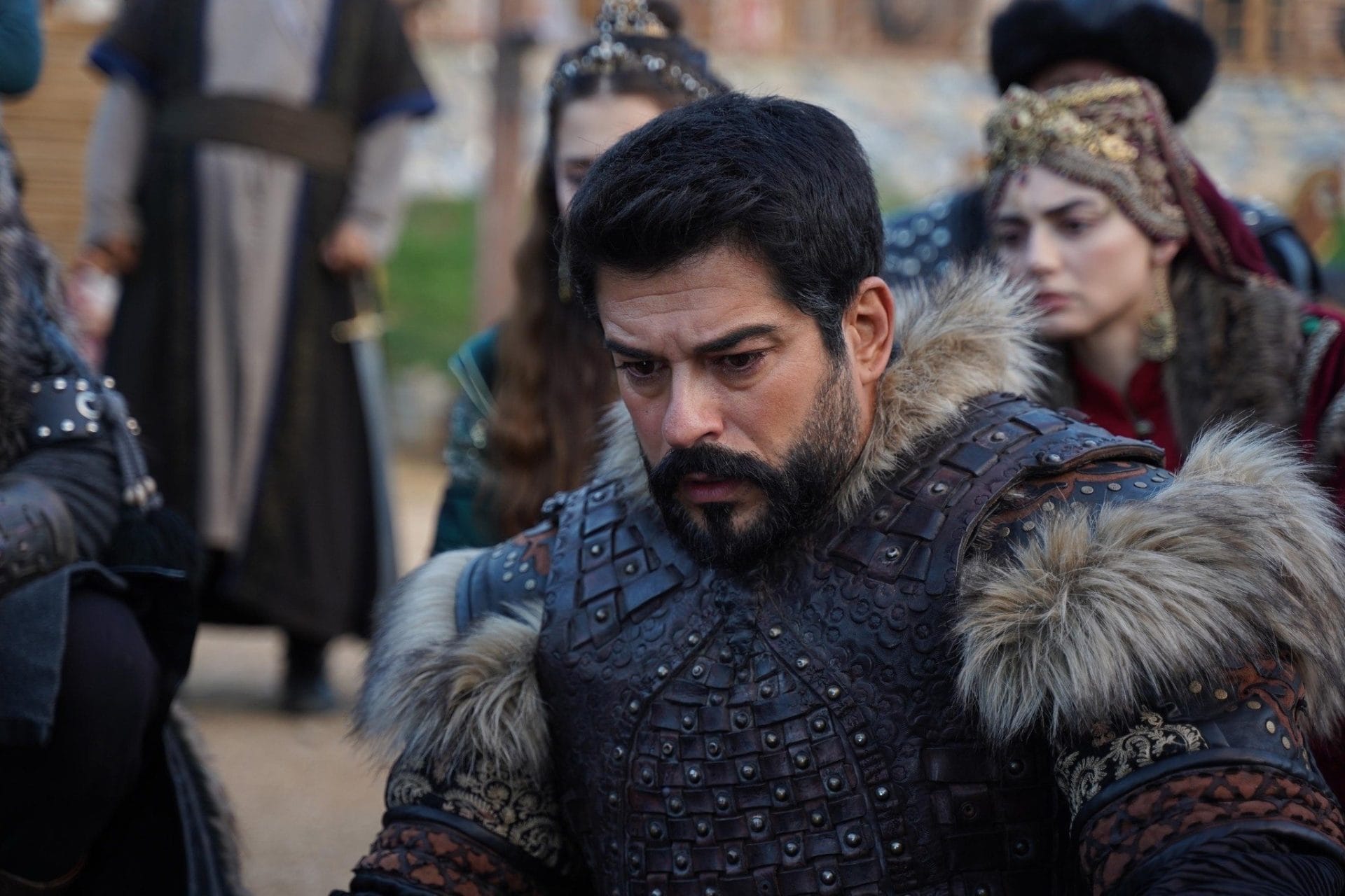 Osman Bey facing enemies from all sides in Kuruluş Osman episode 169